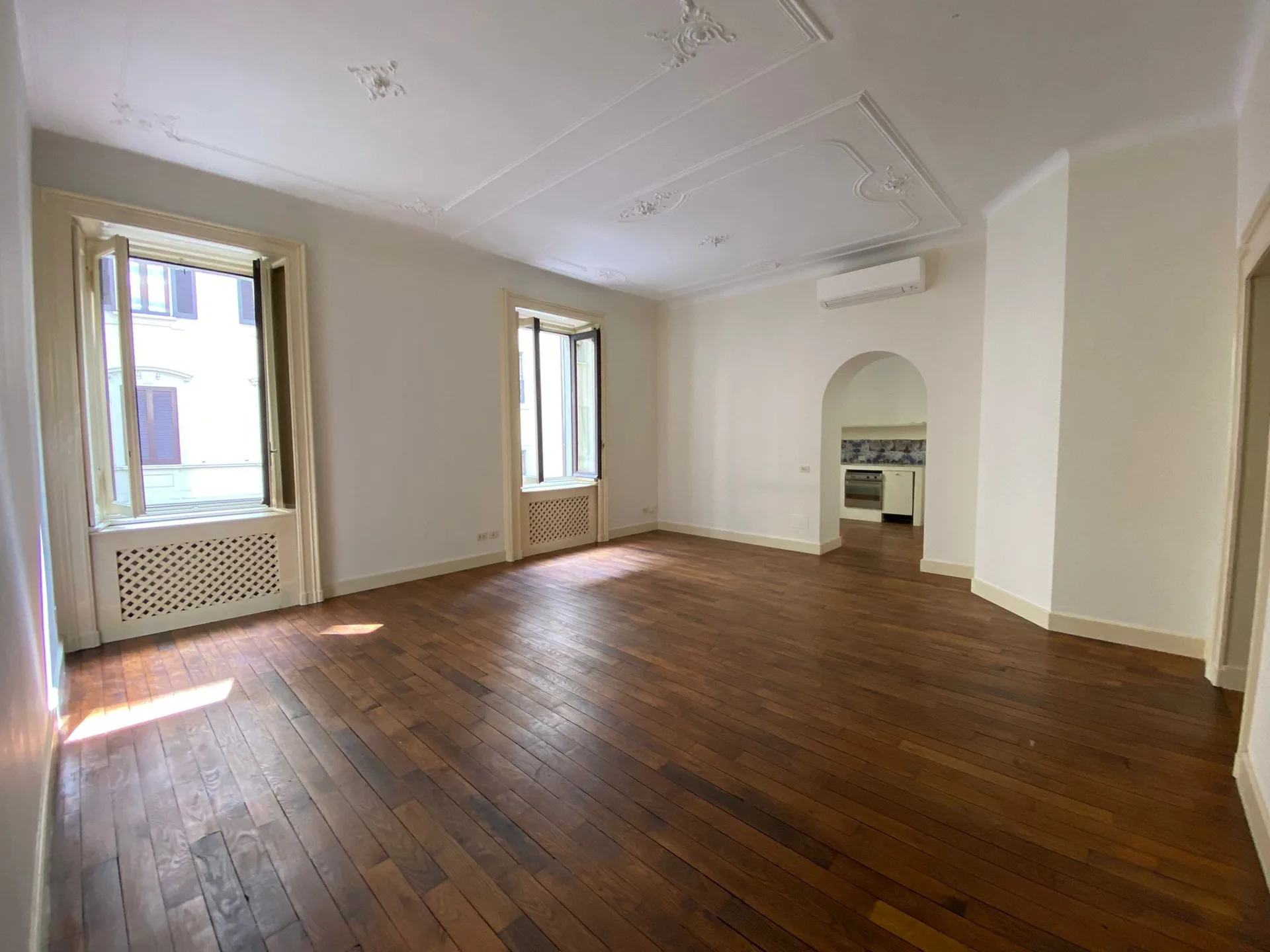 Appartamento in prestigioso palazzo d’epoca in Corso Vercelli